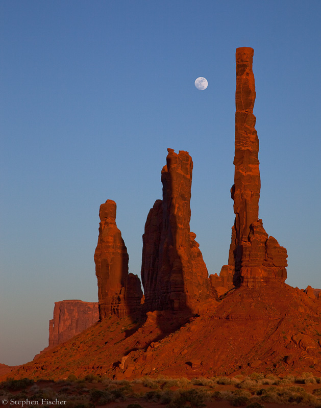 Totem pole moon rise