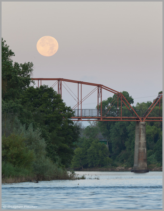 Fair Oaks bridge moonset